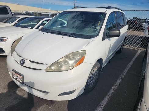 Used 2010 Toyota Sienna LE image 3