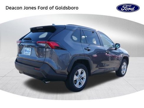 Used 2021 Toyota RAV4 XLE image 3
