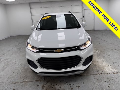 Used 2020 Chevrolet Trax LT w/ LT Convenience Package image 2