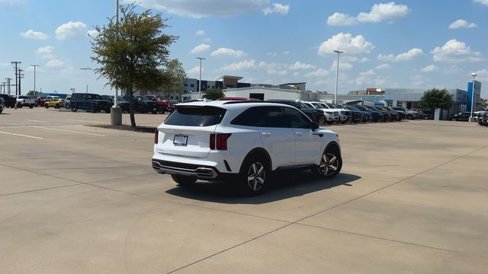 Used 2023 Kia Sorento S image 9
