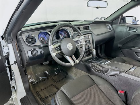 Used 2014 Ford Mustang Convertible image 9