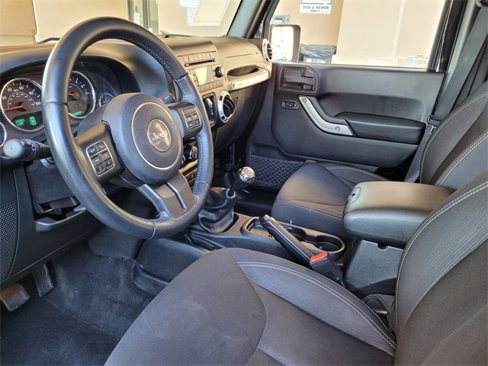 Used 2015 Jeep Wrangler Unlimited Sahara w/ Connectivity Group image 12