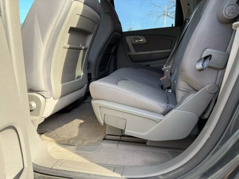 Used 2011 Chevrolet Traverse LS image 27