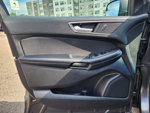 Used 2017 Ford Edge SE image 19