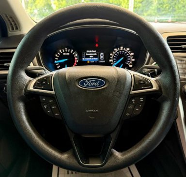 Used 2018 Ford Fusion SE image 12