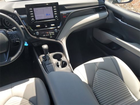 Used 2024 Toyota Camry SE image 16