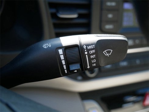 Used 2017 Hyundai Elantra SE image 24