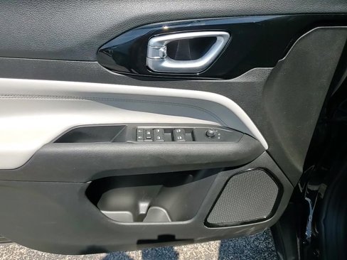 Used 2022 Jeep Compass Limited image 10