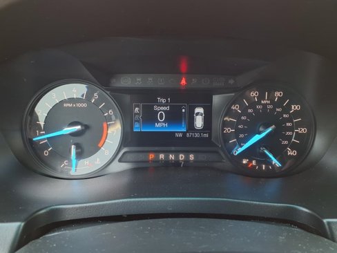 Used 2017 Ford Explorer XLT image 4