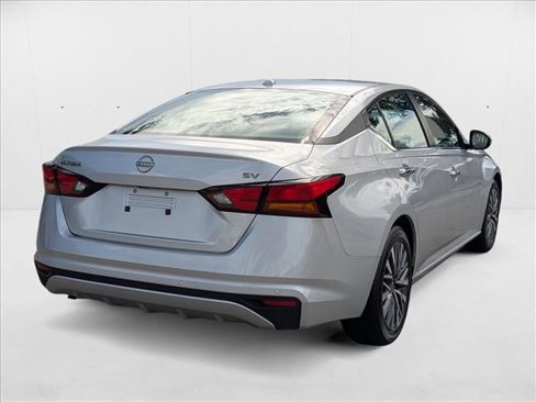 Used 2023 Nissan Altima 2.5 SV image 2