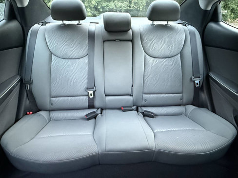 Used 2013 Hyundai Elantra GLS image 16