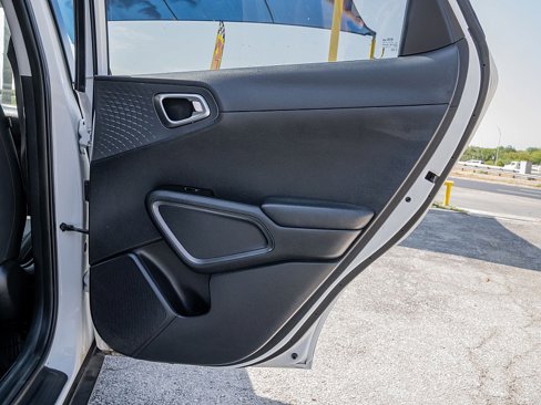 Used 2021 Kia Soul S image 18