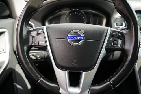 Used 2016 Volvo XC60 T6 Platinum w/ Protection Package image 25