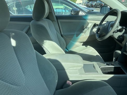 Used 2010 Toyota Camry LE image 12