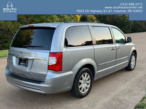 Used 2015 Chrysler Town & Country Touring w/ Driver Convenience Group image 3