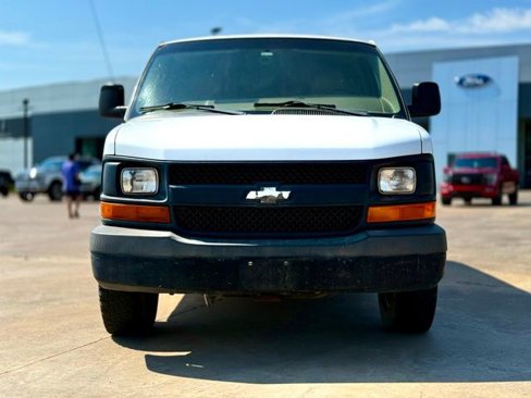 Used 2010 Chevrolet Express 1500 image 3