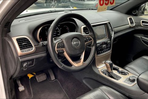 Used 2017 Jeep Grand Cherokee Limited w/ Luxury Group II image 12