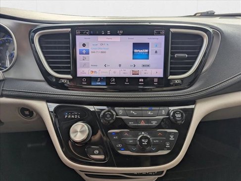 Used 2021 Chrysler Pacifica Touring-L image 12