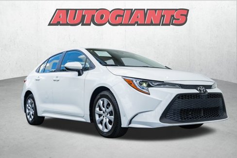 Used 2022 Toyota Corolla LE image 1