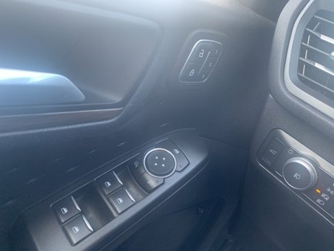 Used 2020 Ford Escape Titanium image 25