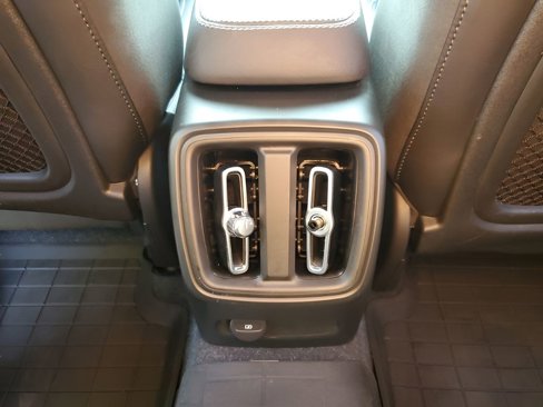 Used 2022 Volvo XC40 P8 Recharge Plus image 19