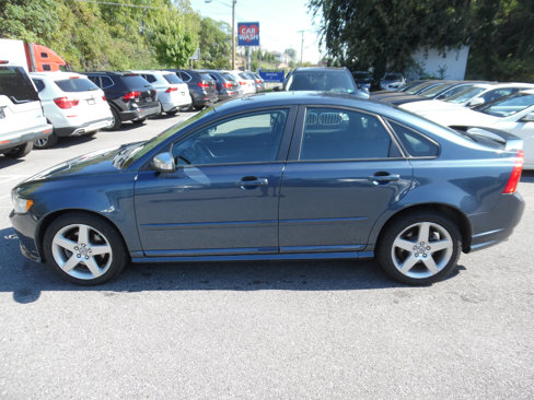 Used 2009 Volvo S40 T5 R-Design image 2