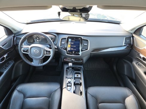 Used 2018 Volvo XC90 T5 Momentum w/ Convenience Package image 5