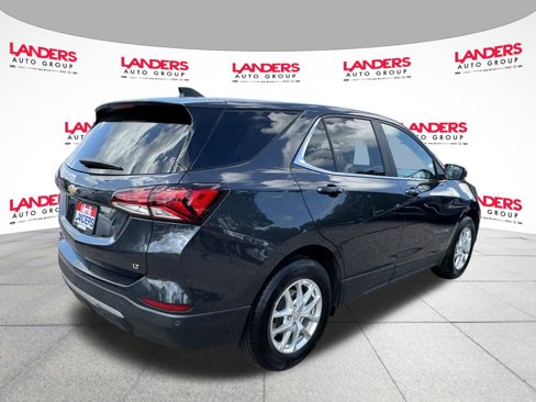 Used 2022 Chevrolet Equinox LT w/ Driver Convenience Package image 3