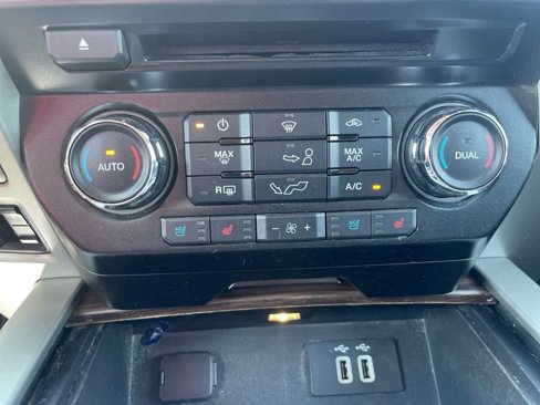 Used 2016 Ford F150 Lariat image 36