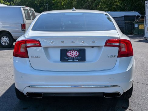 Used 2017 Volvo S60 T5 Inscription image 4