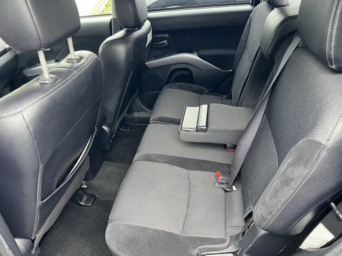 Used 2012 Mitsubishi Outlander SE image 31