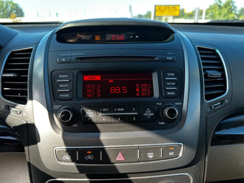 Used 2015 Kia Sorento LX image 15