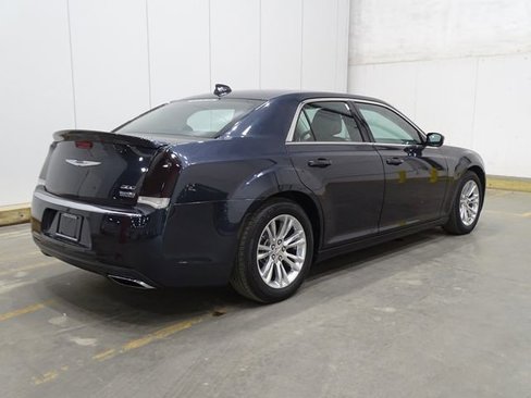Used 2017 Chrysler 300 Limited image 36