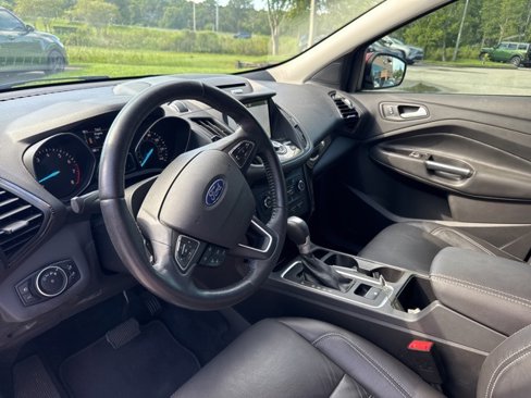 Used 2017 Ford Escape Titanium image 10