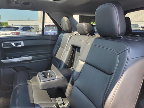 Used 2022 Ford Explorer XLT image 18