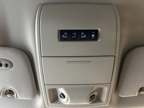 Used 2014 Chrysler Town & Country Touring image 18