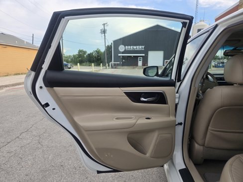 Used 2013 Nissan Altima 2.5 SL w/ Technology Pkg image 6