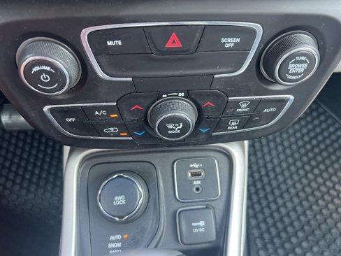 Used 2019 Jeep Compass Latitude w/ Popular Equipment Group image 16