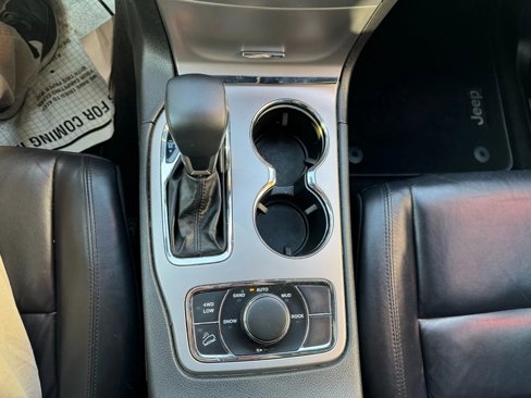 Used 2018 Jeep Grand Cherokee Limited image 17