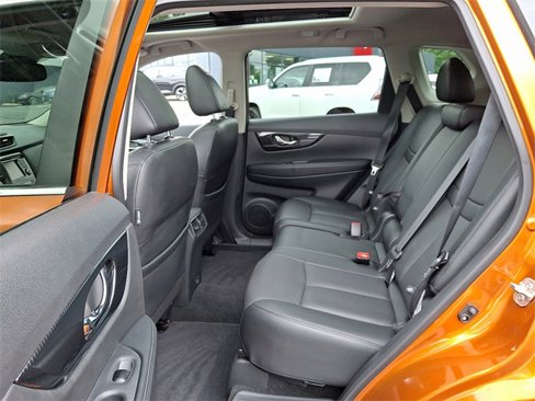 Used 2019 Nissan Rogue SL w/ Premium Package image 11