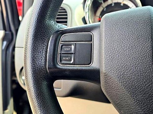 Used 2014 Dodge Grand Caravan SXT image 22