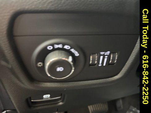 Used 2022 Jeep Grand Cherokee L Limited image 24