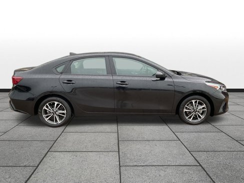 Used 2024 Kia Forte LXS image 6