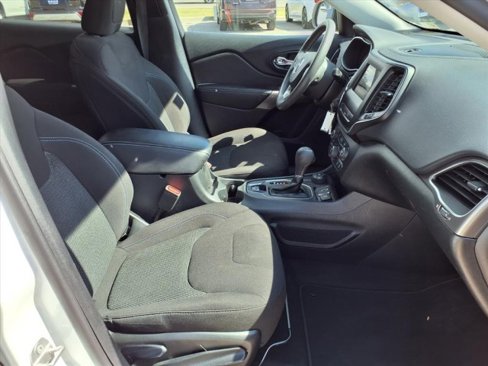 Used 2021 Jeep Cherokee Latitude image 3