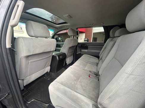 Used 2015 Toyota Sequoia SR5 image 31