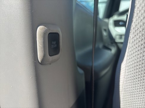 Used 2018 Toyota Sienna LE image 27