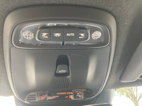 Used 2021 Volvo XC40 T5 R-Design w/ Advanced Package image 25
