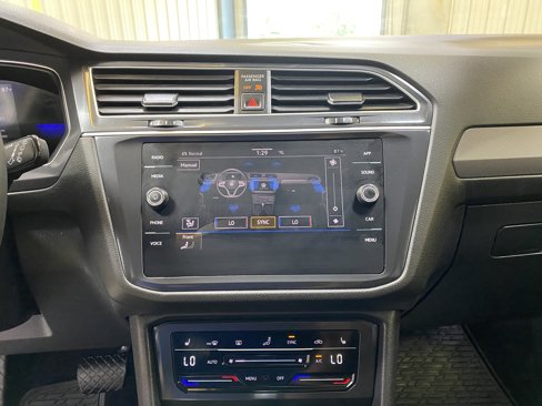 Used 2024 Volkswagen Tiguan SE image 39