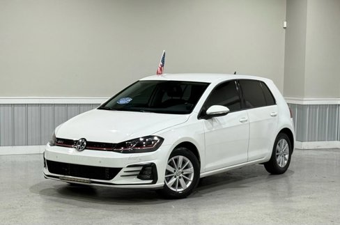 Used 2019 Volkswagen Golf S image 2