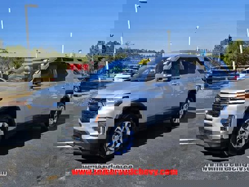 Used 2022 Chevrolet Traverse LS image 3